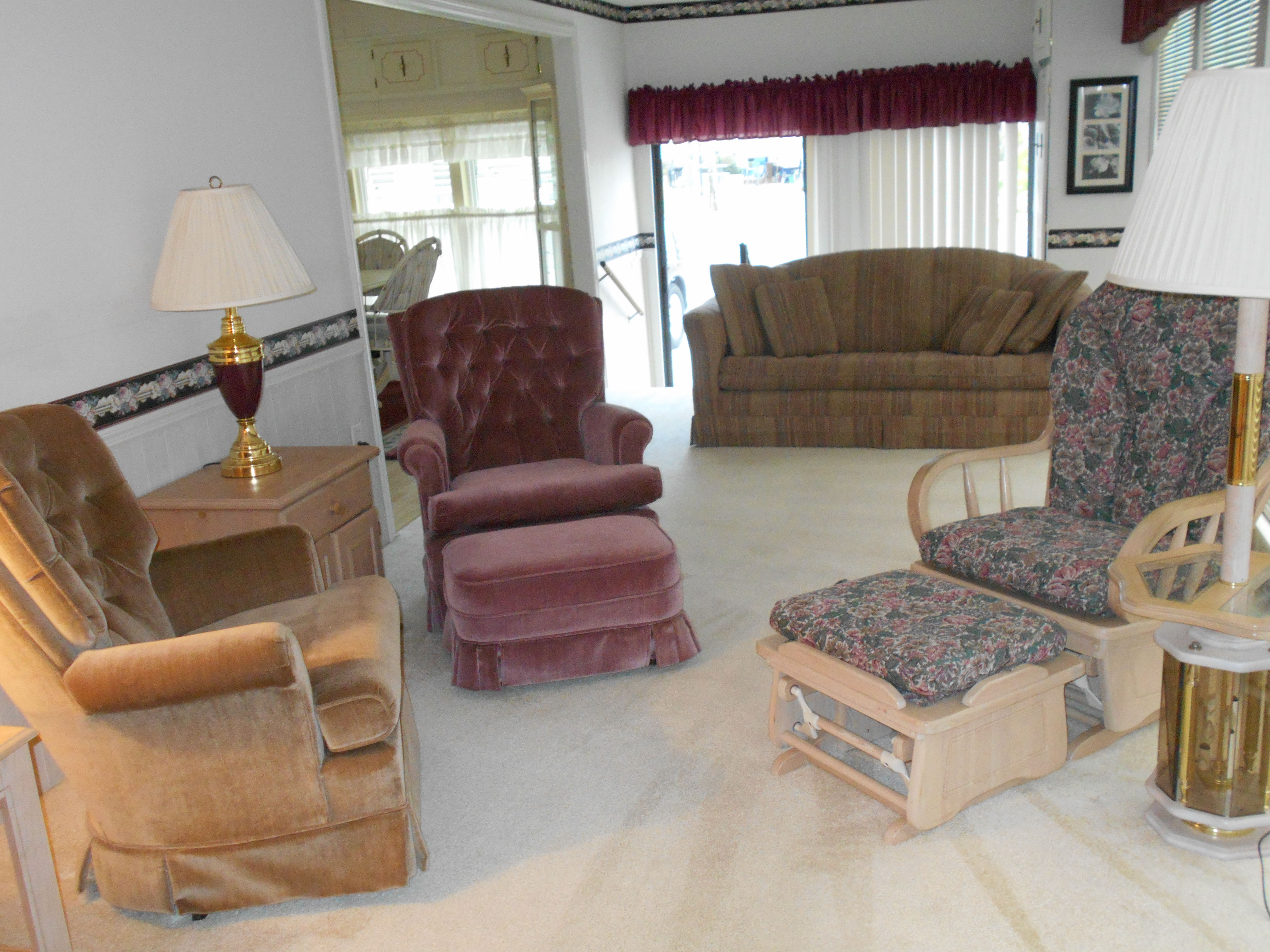 ORO #810 – Living Room Rear to Front