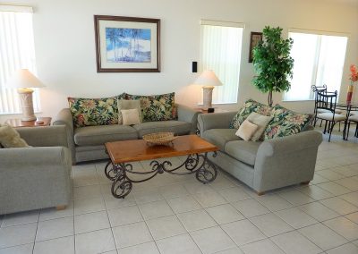 Family room - 1015 Corvina Dr