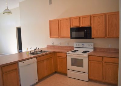 2825 Kokomo Lp - Kitchen