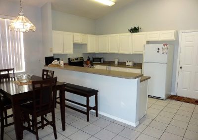 336 Hills Bay Dr - Kitchen